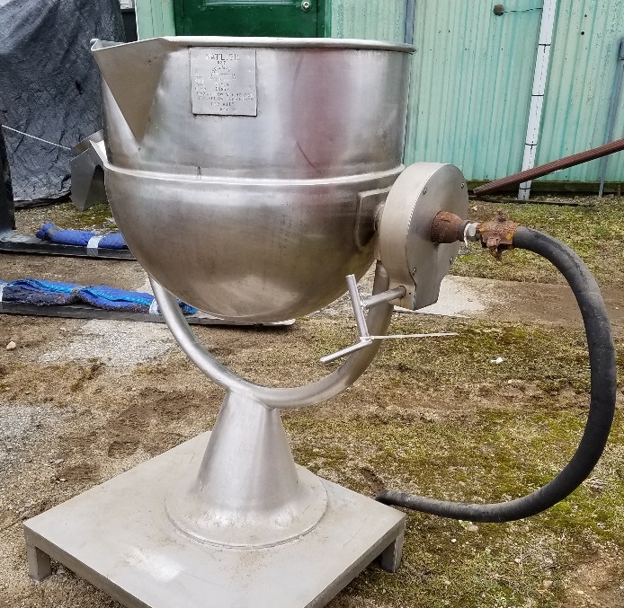 used approx. 30 gallon stainless steel jacketed GROEN kettle, tilt kettle. 24